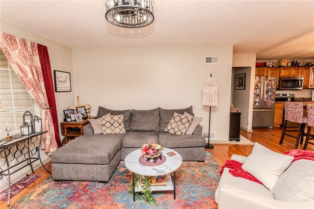 112 Colonial Ln, North Union Twp, PA 15401