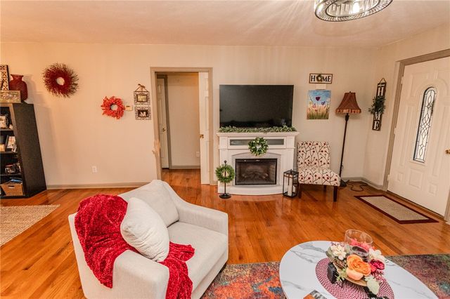 112 Colonial Ln, North Union Twp, PA 15401