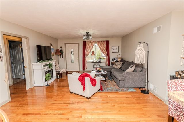 112 Colonial Ln, North Union Twp, PA 15401