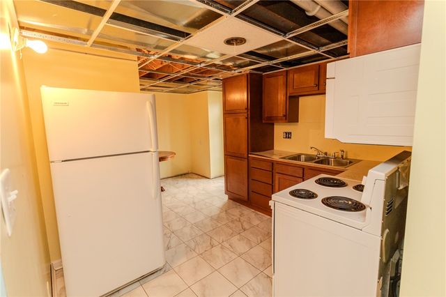 112 Colonial Ln, North Union Twp, PA 15401