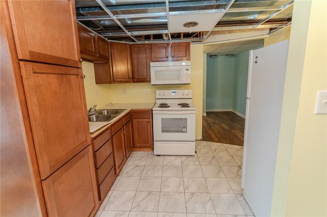 112 Colonial Ln, North Union Twp, PA 15401