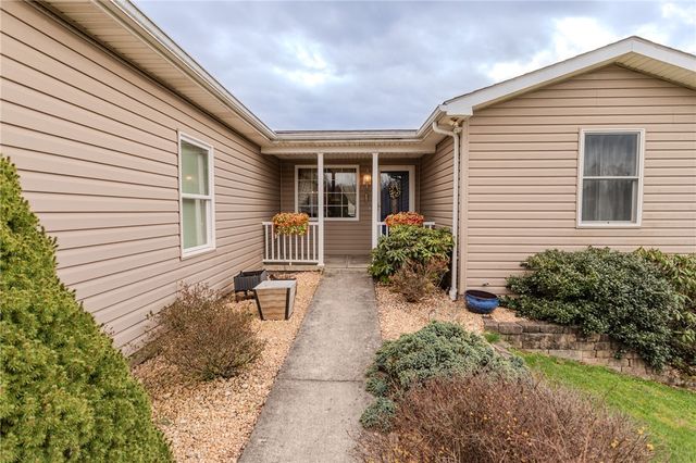 112 Colonial Ln, North Union Twp, PA 15401