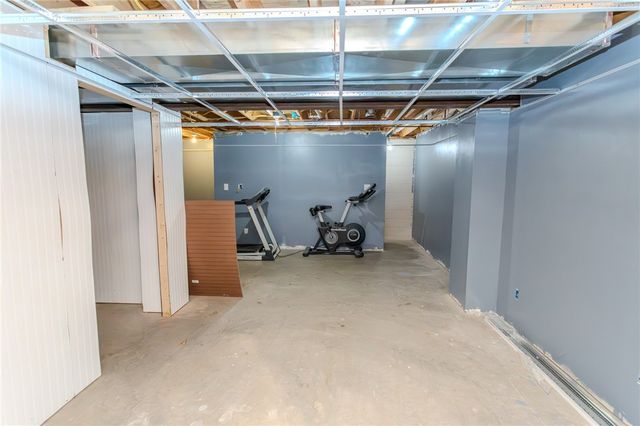 112 Colonial Ln, North Union Twp, PA 15401