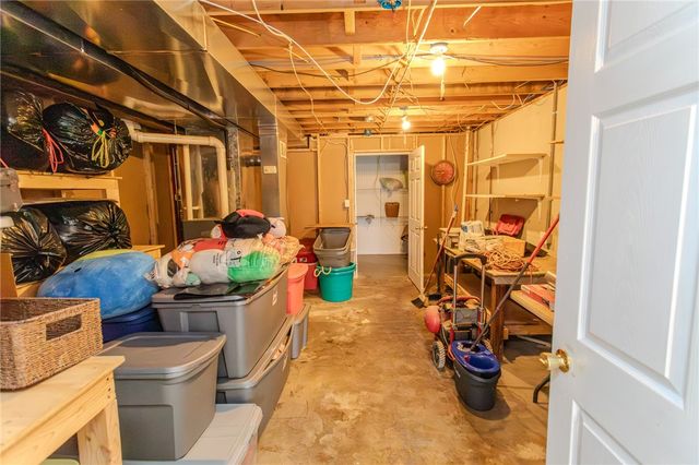 112 Colonial Ln, North Union Twp, PA 15401