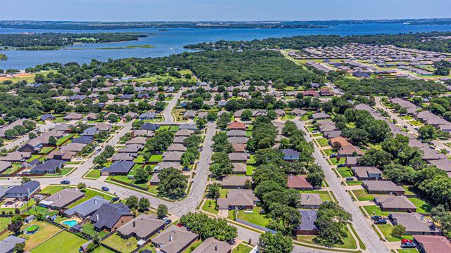 609 Tracy Drive, Azle, TX 76020