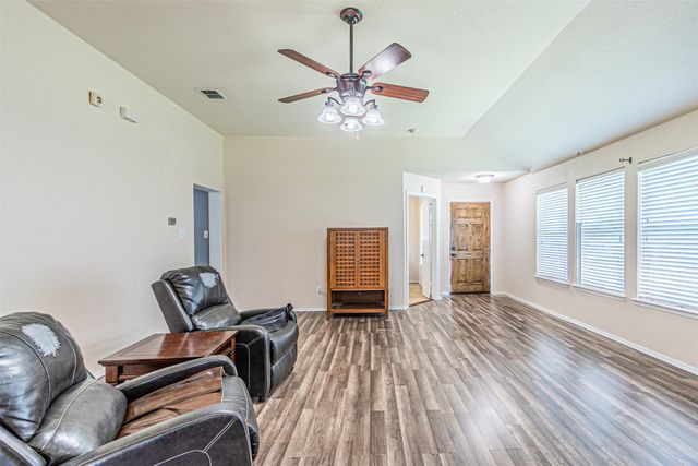 609 Tracy Drive, Azle, TX 76020