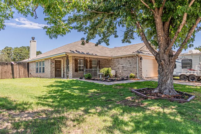 609 Tracy Drive, Azle, TX 76020