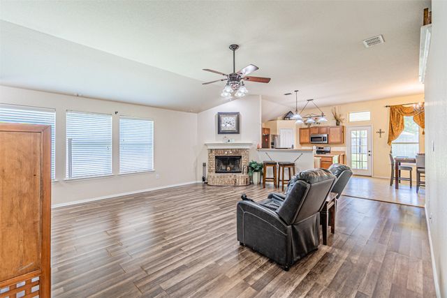 609 Tracy Drive, Azle, TX 76020