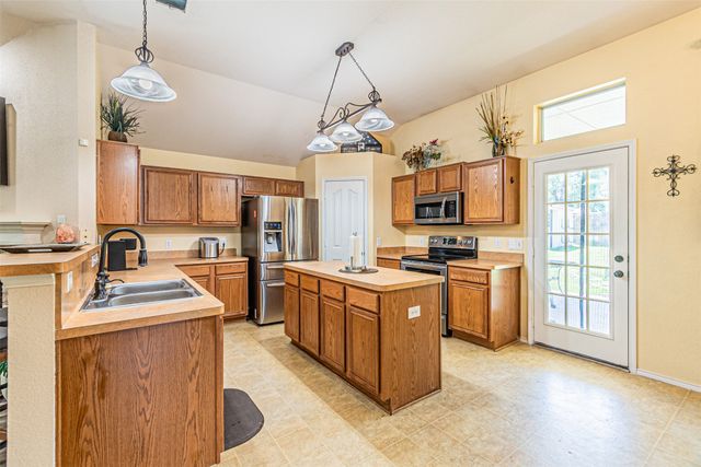609 Tracy Drive, Azle, TX 76020