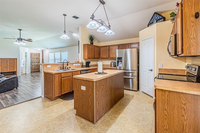 609 Tracy Drive, Azle, TX 76020