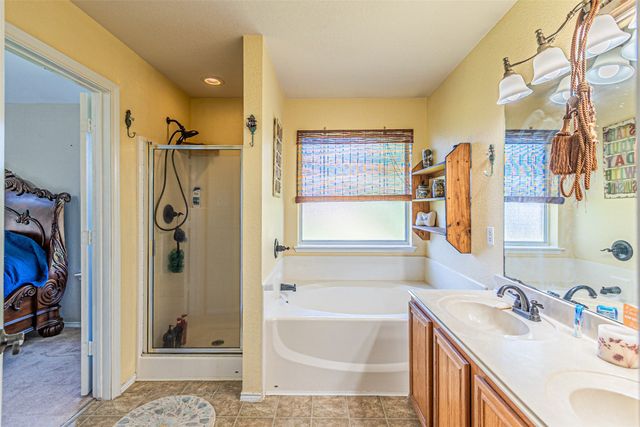 609 Tracy Drive, Azle, TX 76020