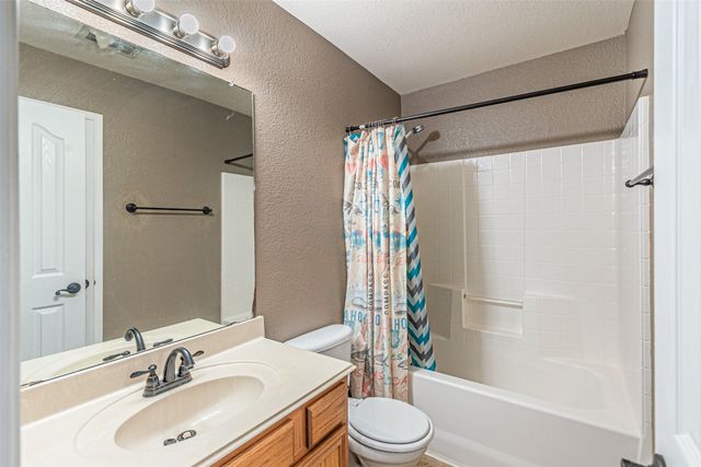 609 Tracy Drive, Azle, TX 76020