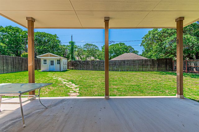 609 Tracy Drive, Azle, TX 76020