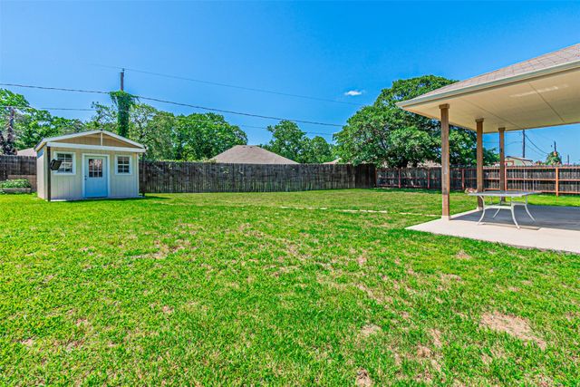 609 Tracy Drive, Azle, TX 76020