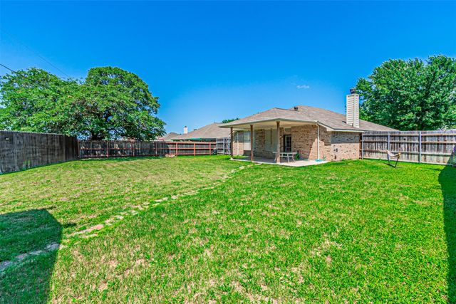 609 Tracy Drive, Azle, TX 76020
