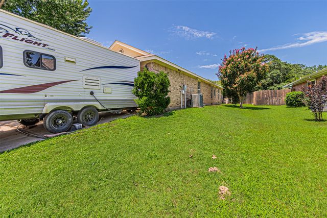 609 Tracy Drive, Azle, TX 76020