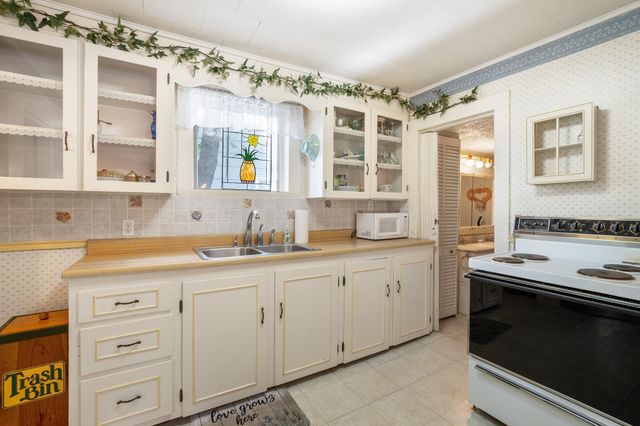 13 2nd Street, Gorham, NH 03581