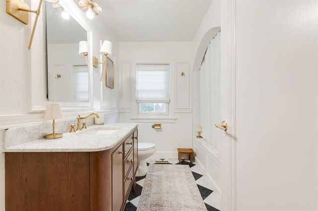 1108 W Wilshire Boulevard, Nichols Hills, OK 73116