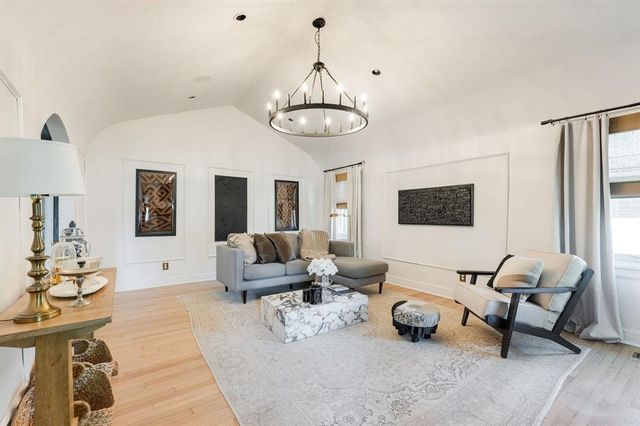 1108 W Wilshire Boulevard, Nichols Hills, OK 73116