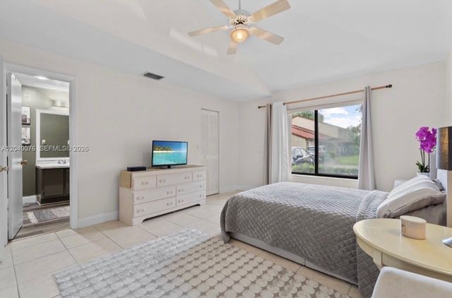 3539 W Inverrary Boulevard W, Lauderhill, FL 33319