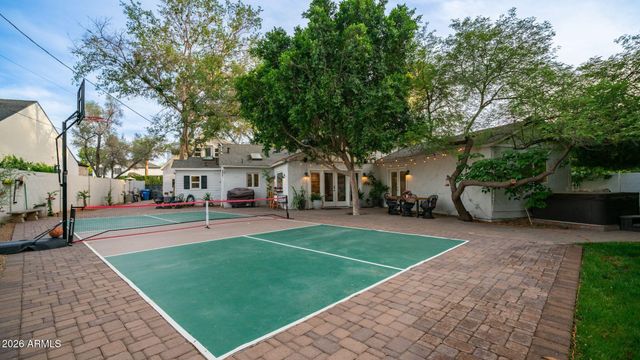 3244 E WELDON Avenue, Phoenix, AZ 85018