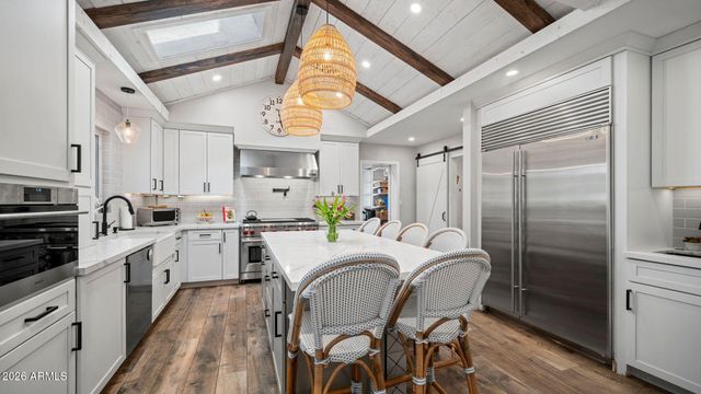 3244 E WELDON Avenue, Phoenix, AZ 85018