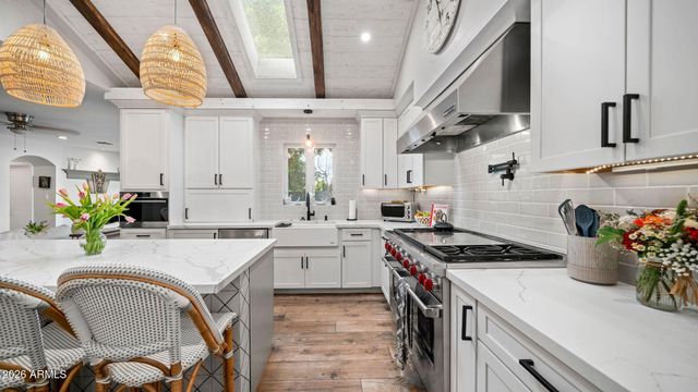 3244 E WELDON Avenue, Phoenix, AZ 85018
