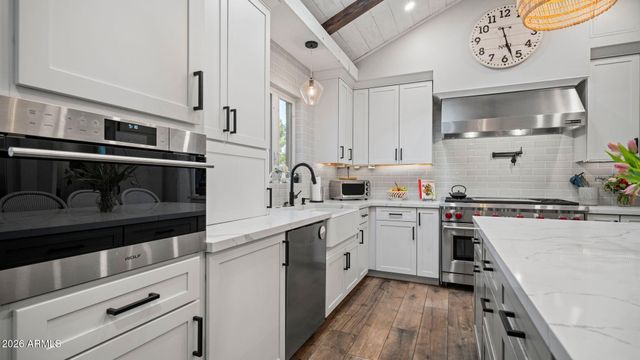 3244 E WELDON Avenue, Phoenix, AZ 85018