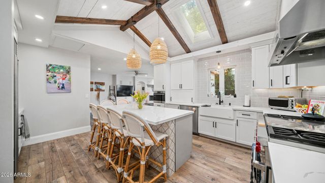 3244 E WELDON Avenue, Phoenix, AZ 85018