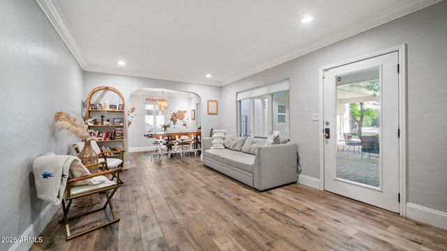 3244 E WELDON Avenue, Phoenix, AZ 85018