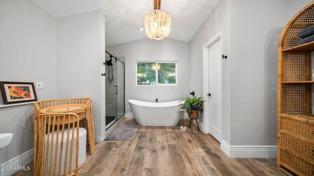 3244 E WELDON Avenue, Phoenix, AZ 85018