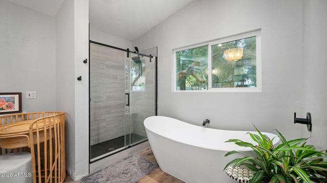 3244 E WELDON Avenue, Phoenix, AZ 85018