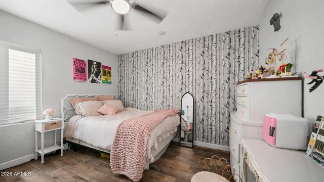 3244 E WELDON Avenue, Phoenix, AZ 85018