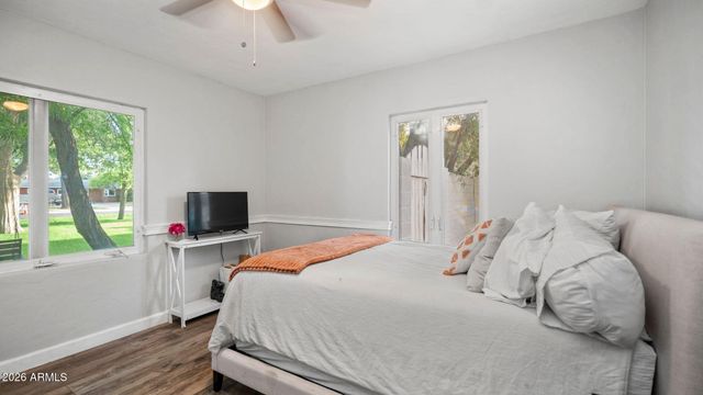 3244 E WELDON Avenue, Phoenix, AZ 85018