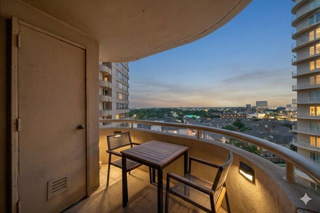 3525 Sage Road 1111, Houston, TX 77056