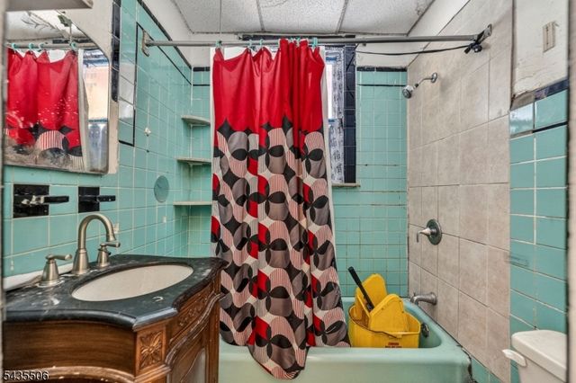 366 7th Ave W, Newark City, NJ 07107