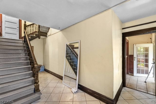 366 7th Ave W, Newark City, NJ 07107