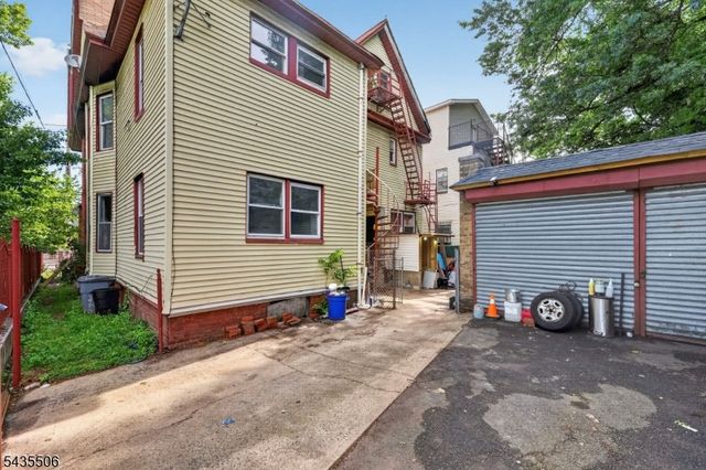 366 7th Ave W, Newark City, NJ 07107