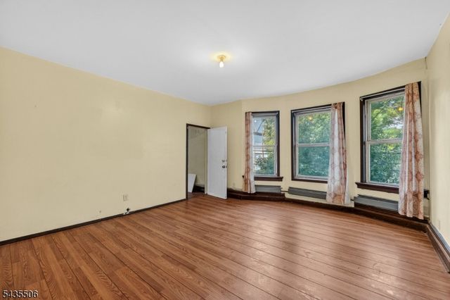 366 7th Ave W, Newark City, NJ 07107