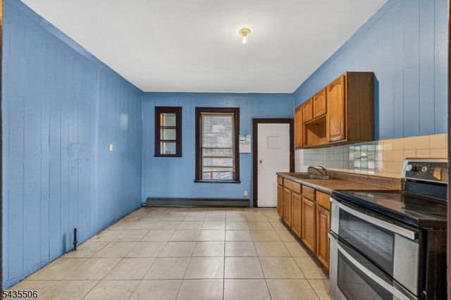 366 7th Ave W, Newark City, NJ 07107