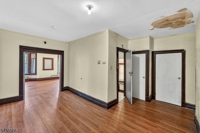 366 7th Ave W, Newark City, NJ 07107