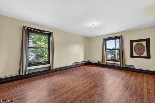 366 7th Ave W, Newark City, NJ 07107