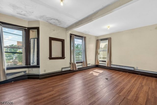 366 7th Ave W, Newark City, NJ 07107