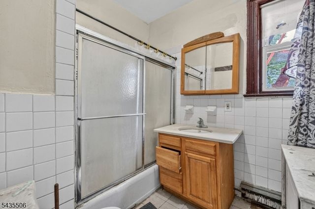 366 7th Ave W, Newark City, NJ 07107