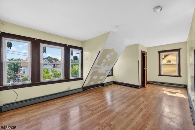 366 7th Ave W, Newark City, NJ 07107