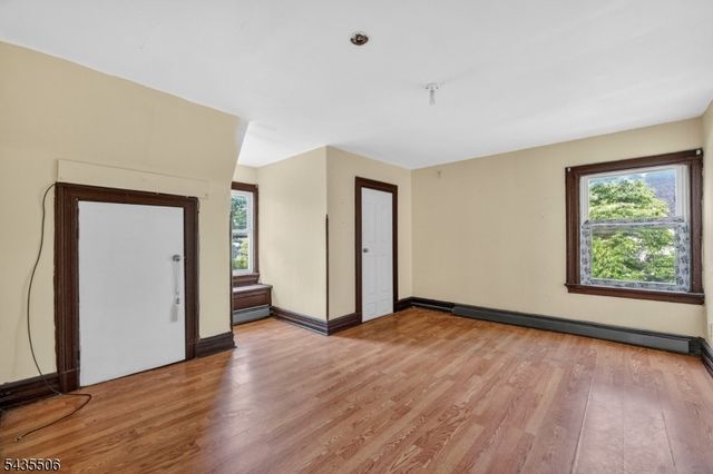 366 7th Ave W, Newark City, NJ 07107