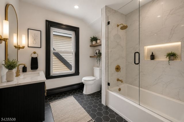 366 7th Ave W, Newark City, NJ 07107