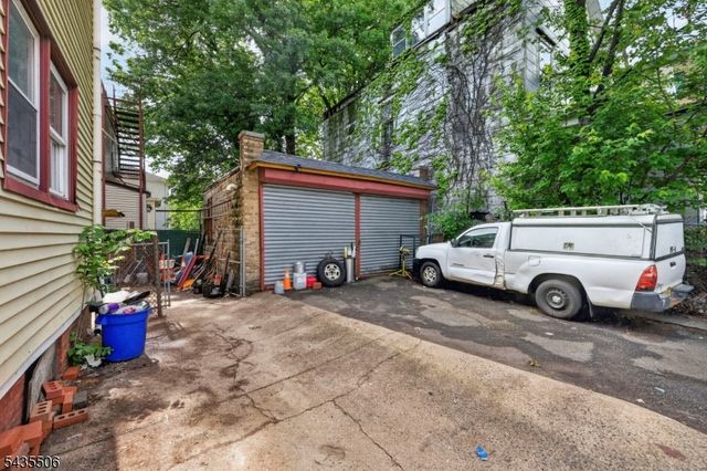 366 7th Ave W, Newark City, NJ 07107