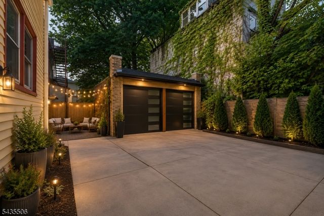 366 7th Ave W, Newark City, NJ 07107
