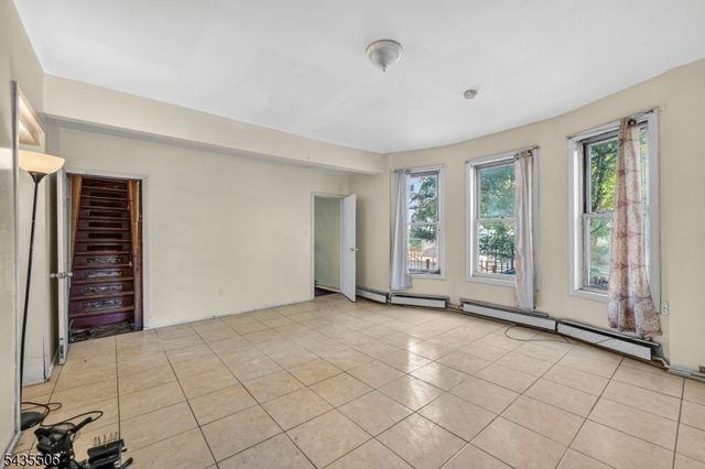 366 7th Ave W, Newark City, NJ 07107
